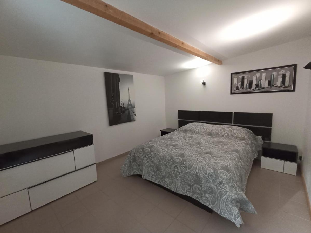 Du Port Apartment *
